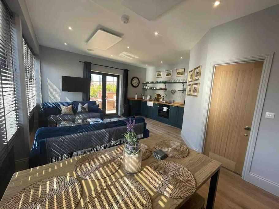 The Carriage House Villa ซอลส์บรี ภายนอก รูปภาพ