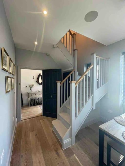 The Carriage House Villa ซอลส์บรี ภายนอก รูปภาพ