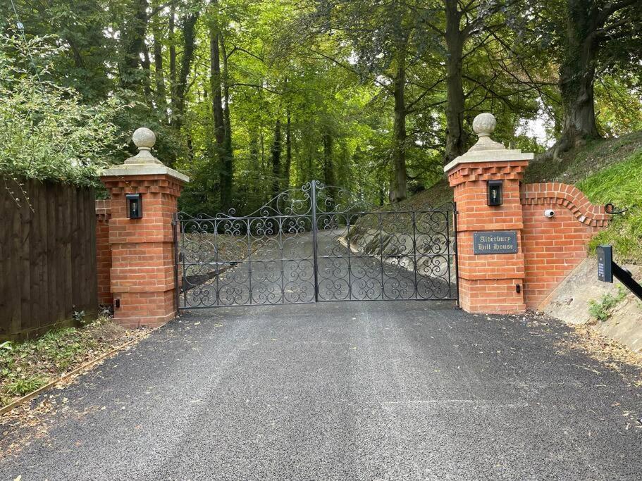 The Carriage House Villa ซอลส์บรี ภายนอก รูปภาพ